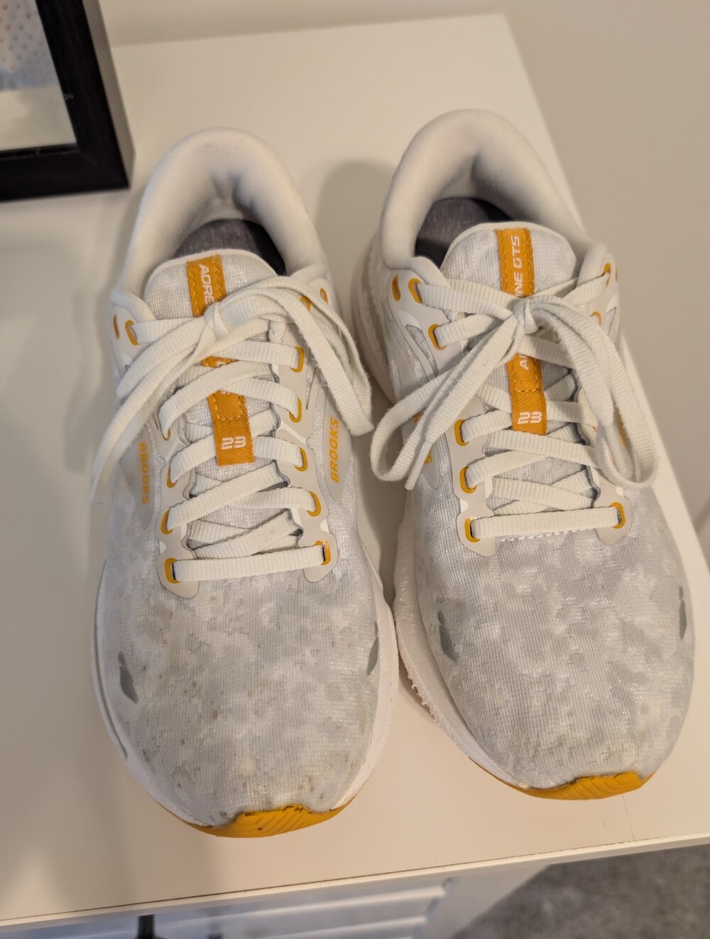 Brooks Adrenaline GTS 23 Running Shoes White/Yellow – Women’s 8.5 - Picture 2 of 7